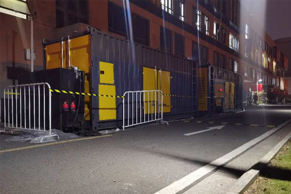 铜山柴油发电机组的输出电压是如何调节的？